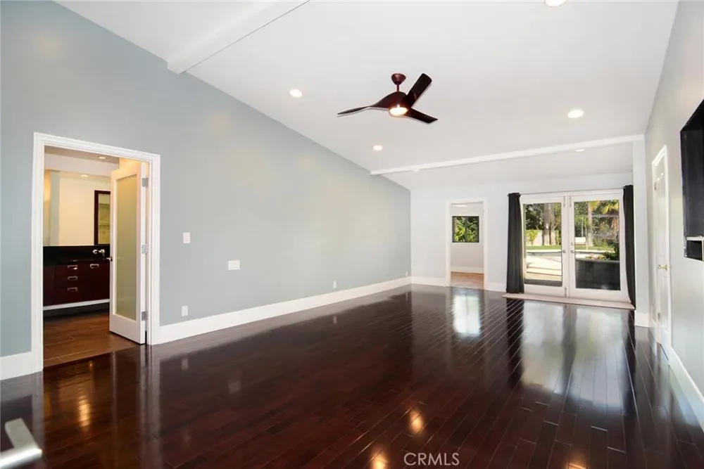 18843 Paseo Nuevo Drive Tarzana, CA 91356