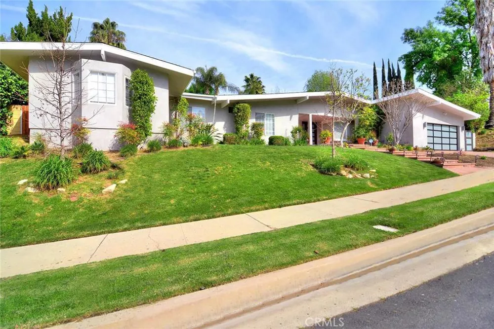 18843 Paseo Nuevo Drive Tarzana, CA 91356