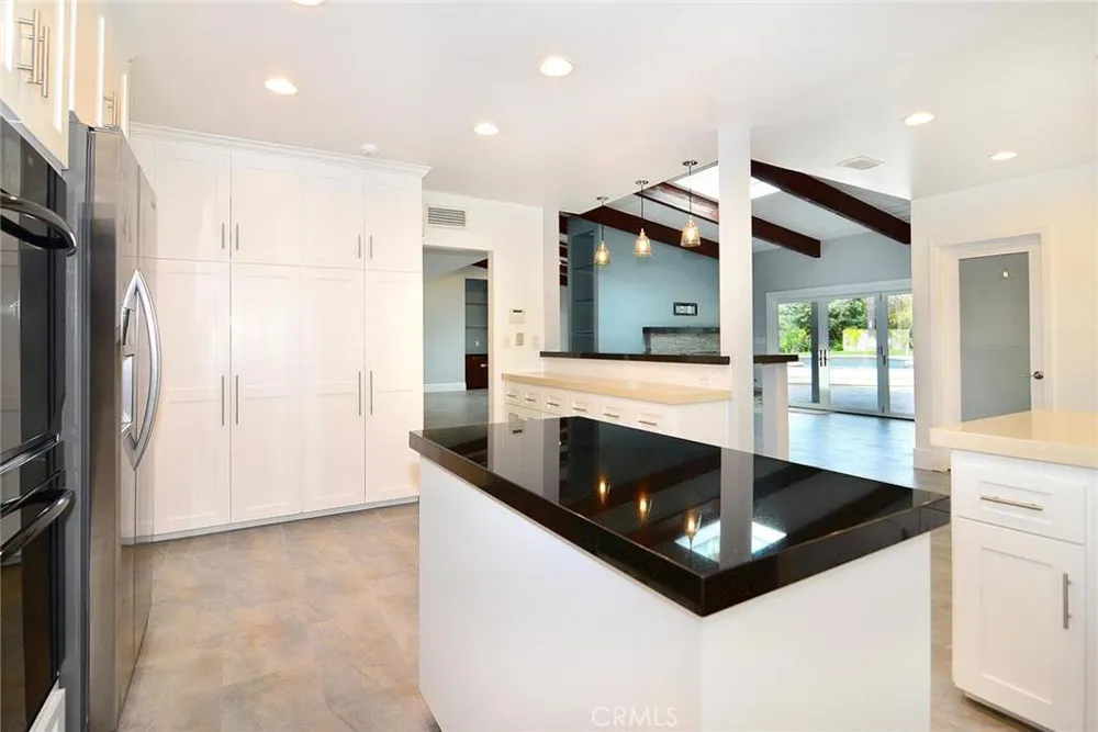 18843 Paseo Nuevo Drive Tarzana, CA 91356