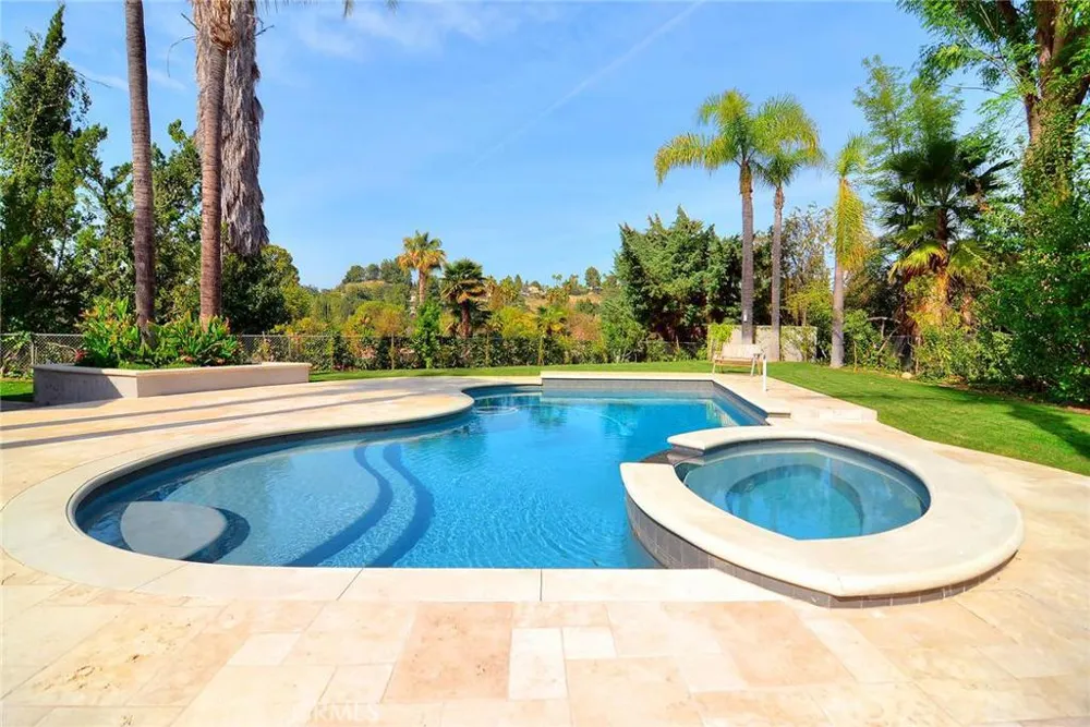18843 Paseo Nuevo Drive Tarzana, CA 91356