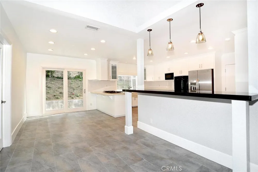 18843 Paseo Nuevo Drive Tarzana, CA 91356