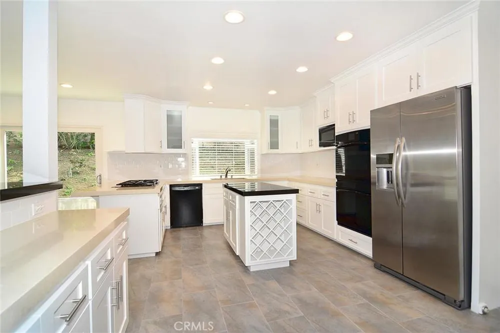 18843 Paseo Nuevo Drive Tarzana, CA 91356