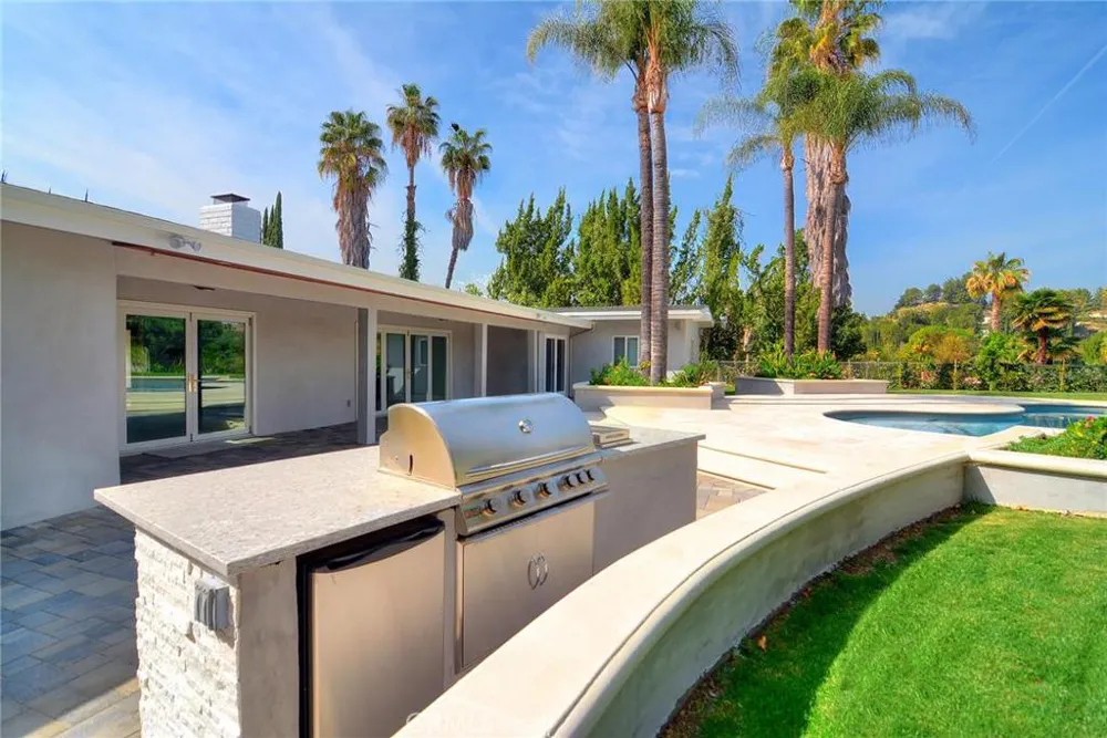 18843 Paseo Nuevo Drive Tarzana, CA 91356