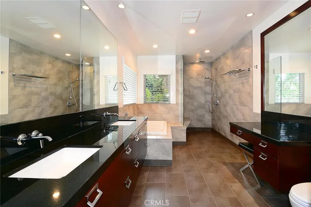 18843 Paseo Nuevo Drive Tarzana, CA 91356