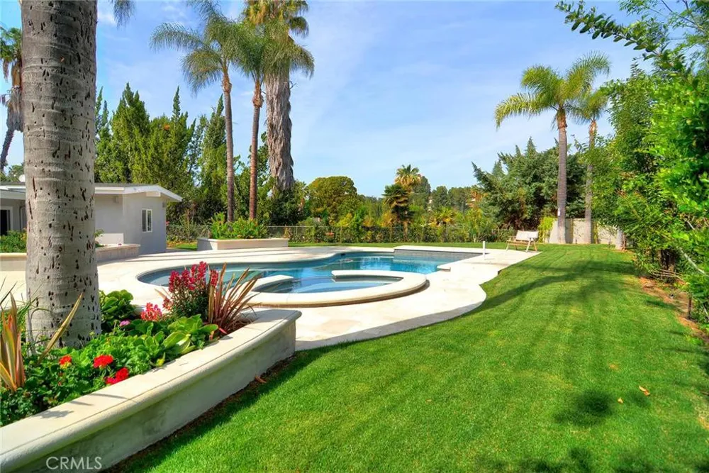 18843 Paseo Nuevo Drive Tarzana, CA 91356