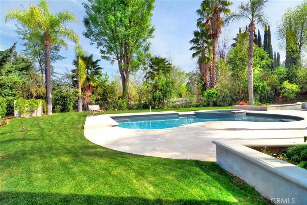 18843 Paseo Nuevo Drive Tarzana, CA 91356