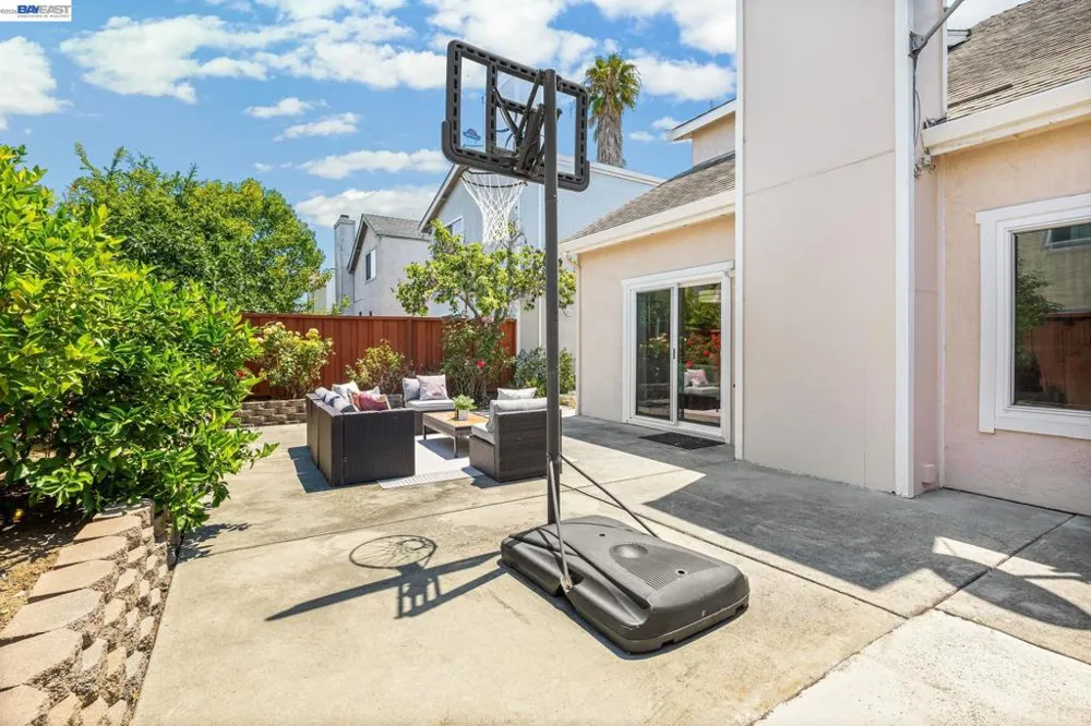 5439 Sunstar Commons Fremont, CA 94555