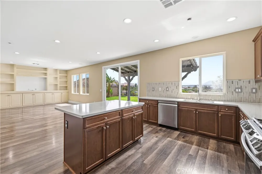 20540 Suzie Saugus, CA 91350