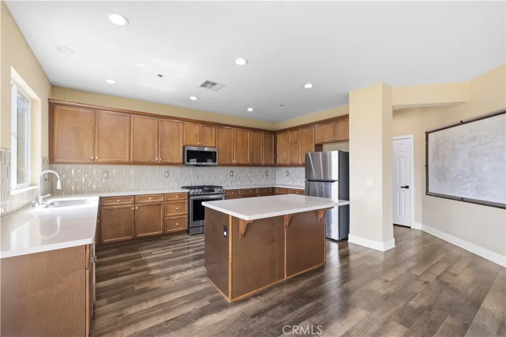 20540 Suzie Saugus, CA 91350