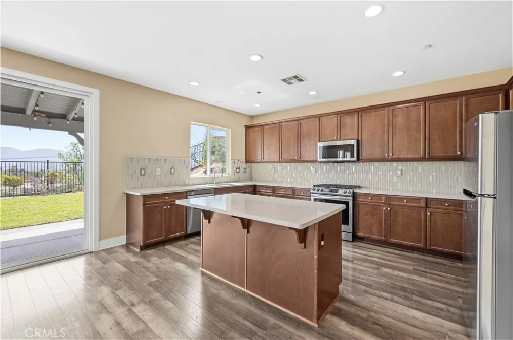 20540 Suzie Saugus, CA 91350