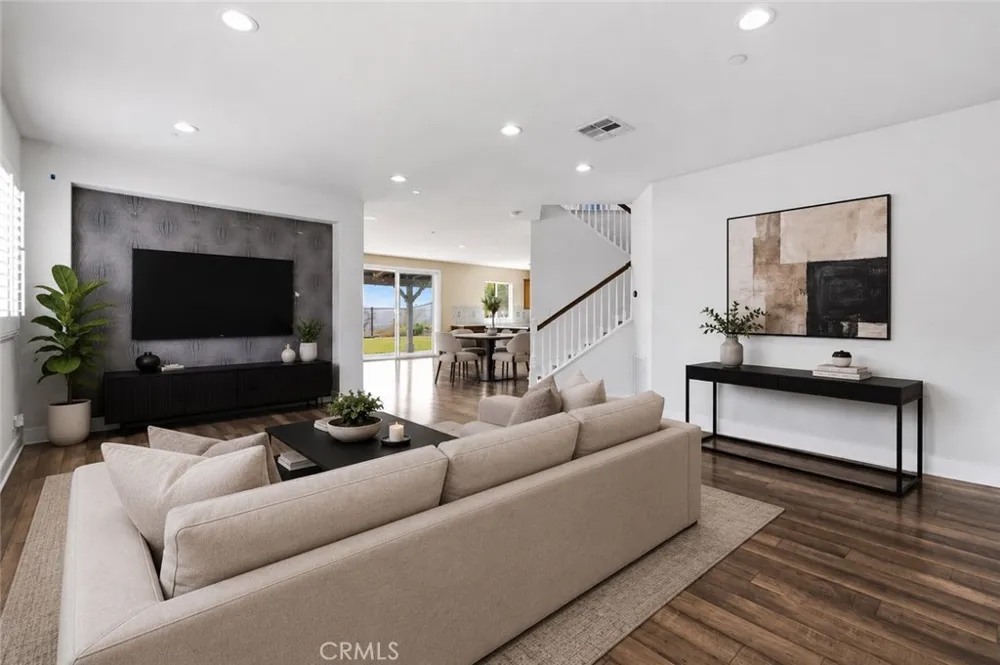 20540 Suzie Saugus, CA 91350