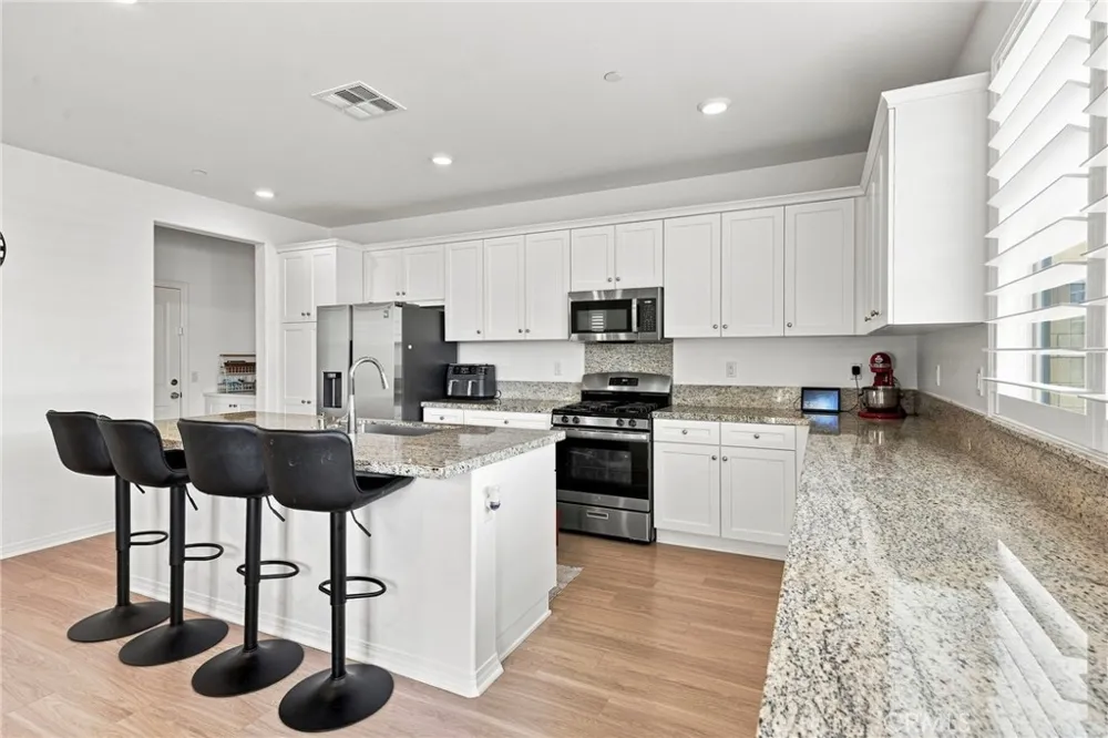 5355 Delaney Way Fontana, CA 92336