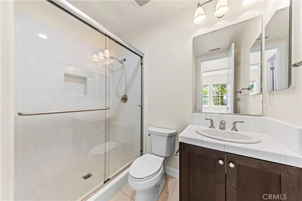 33 Manzanillo Lake Forest, CA 92630