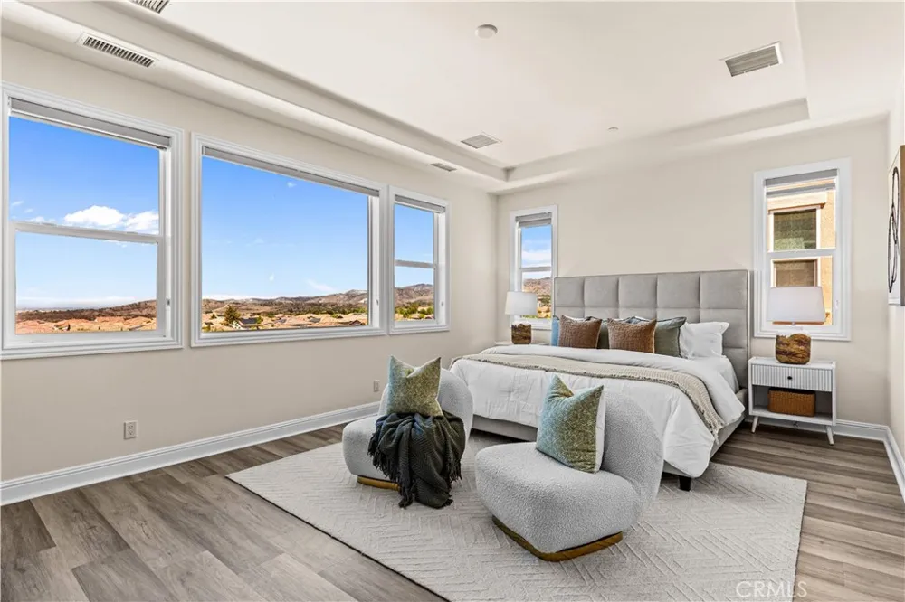 33 Manzanillo Lake Forest, CA 92630