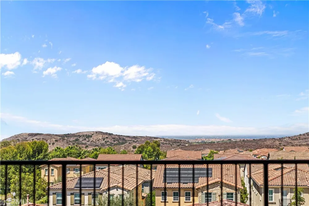 33 Manzanillo Lake Forest, CA 92630