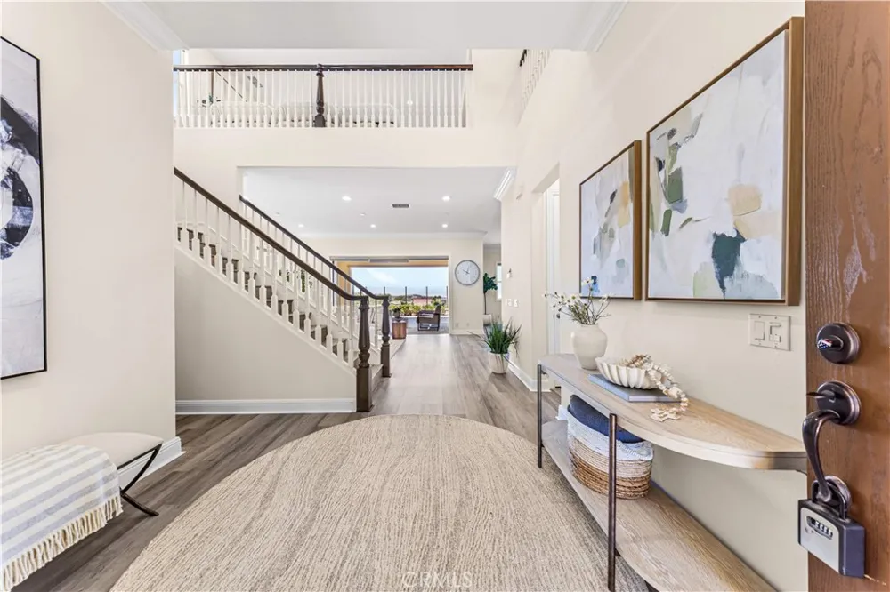 33 Manzanillo Lake Forest, CA 92630