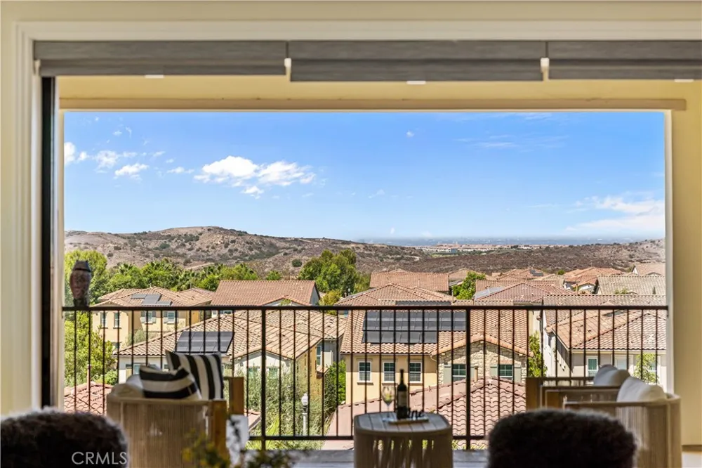 33 Manzanillo Lake Forest, CA 92630