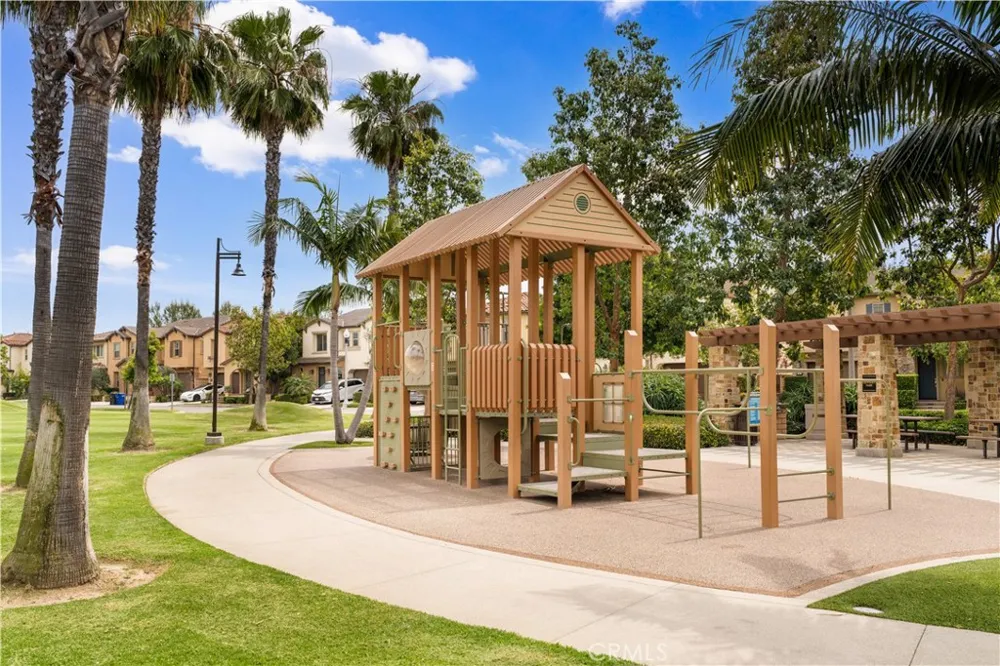 33 Manzanillo Lake Forest, CA 92630