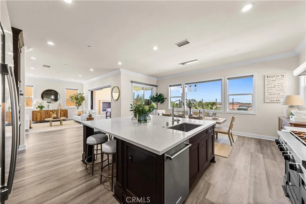 33 Manzanillo Lake Forest, CA 92630