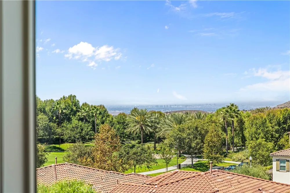 33 Manzanillo Lake Forest, CA 92630