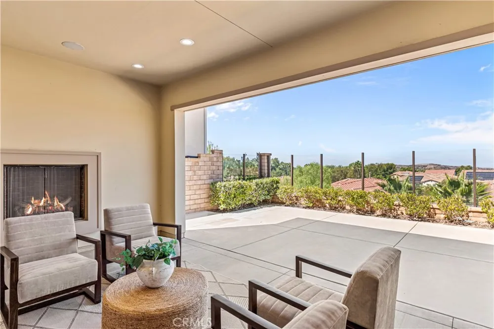 33 Manzanillo Lake Forest, CA 92630