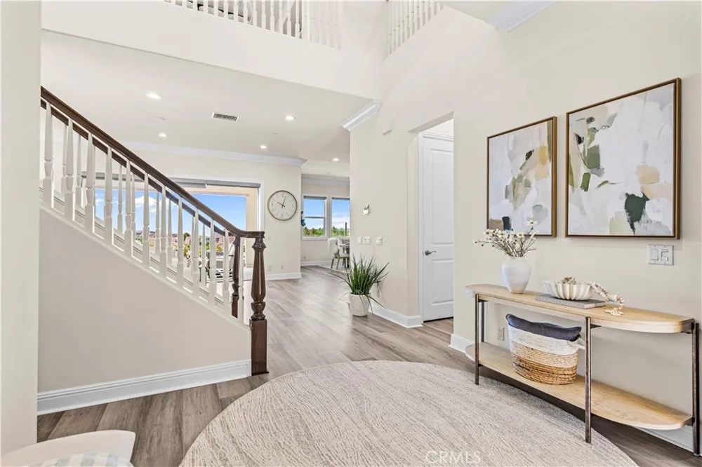33 Manzanillo Lake Forest, CA 92630