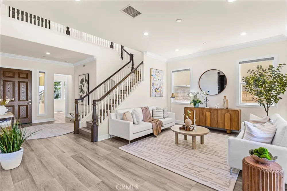33 Manzanillo Lake Forest, CA 92630