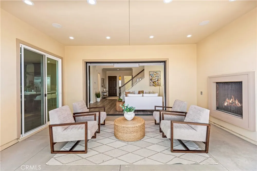 33 Manzanillo Lake Forest, CA 92630