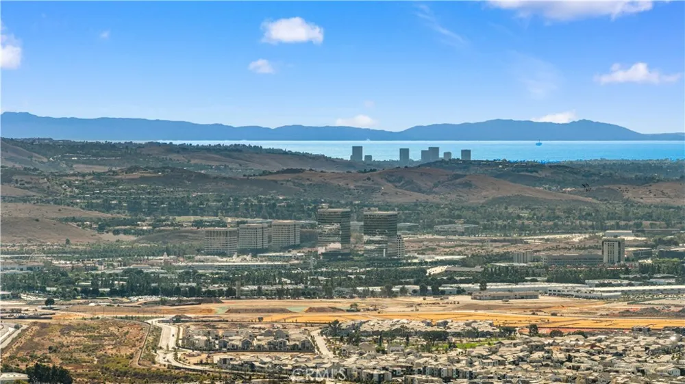 33 Manzanillo Lake Forest, CA 92630