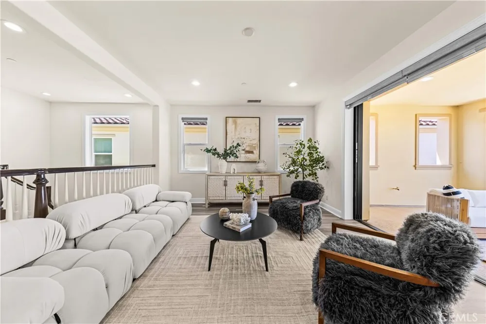 33 Manzanillo Lake Forest, CA 92630