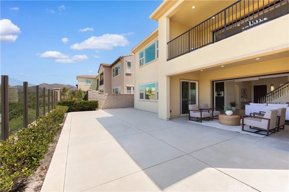 33 Manzanillo Lake Forest, CA 92630