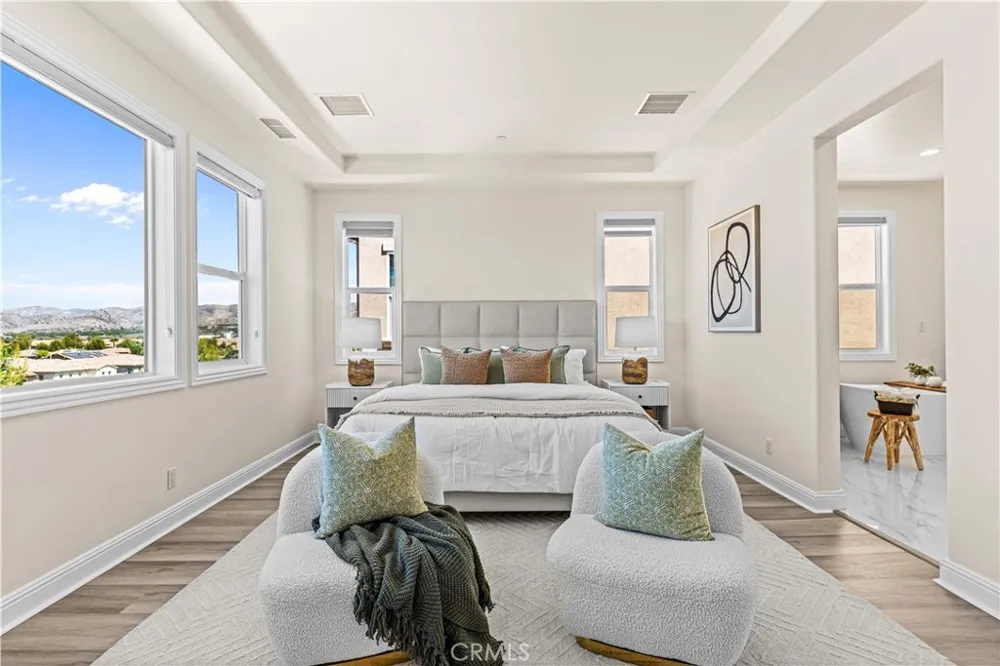 33 Manzanillo Lake Forest, CA 92630
