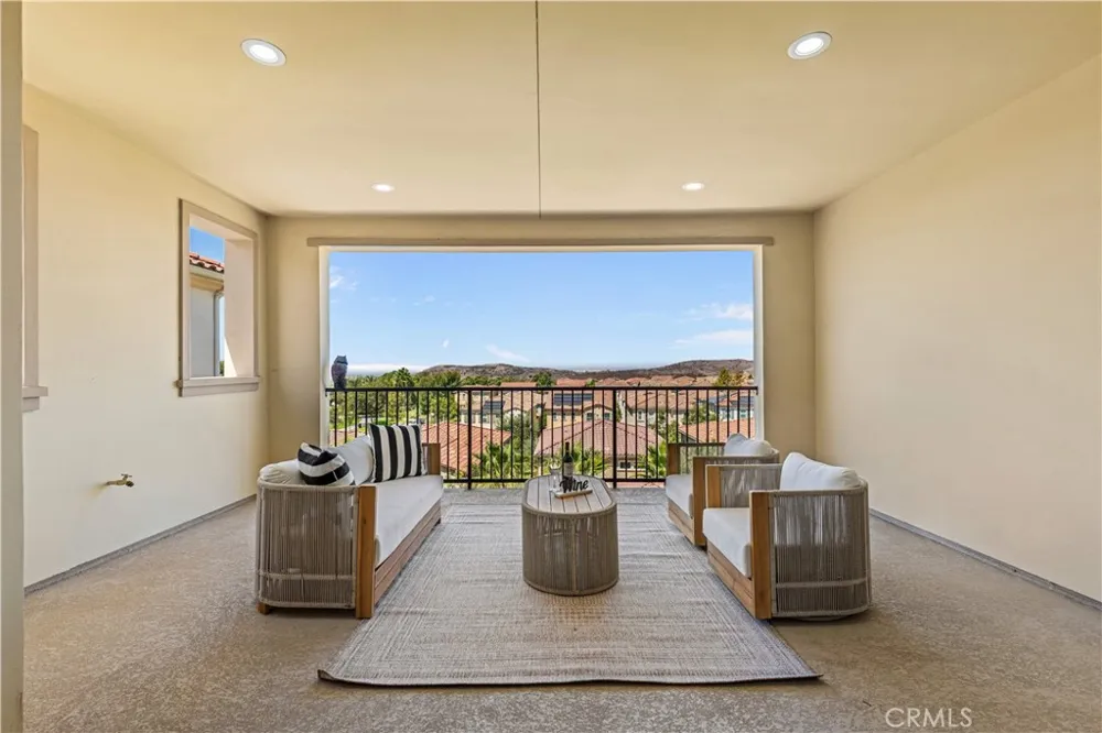 33 Manzanillo Lake Forest, CA 92630