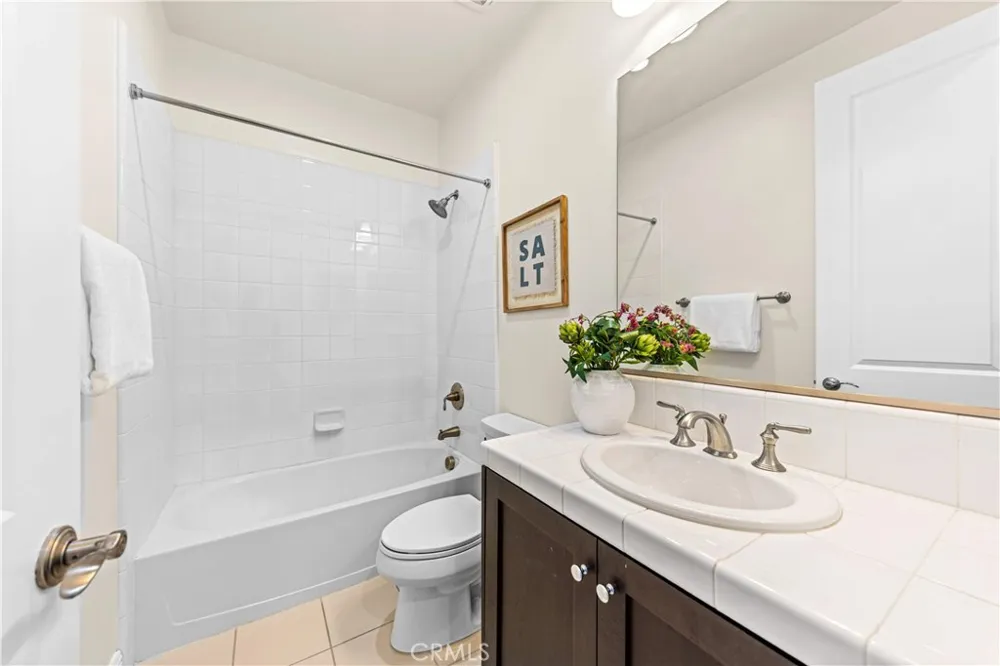 33 Manzanillo Lake Forest, CA 92630