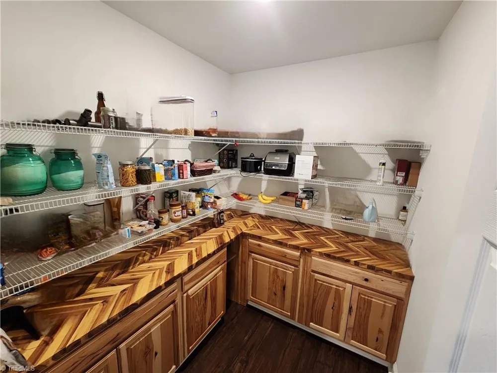 587 Seven Springs Parkway Ararat, VA 24328