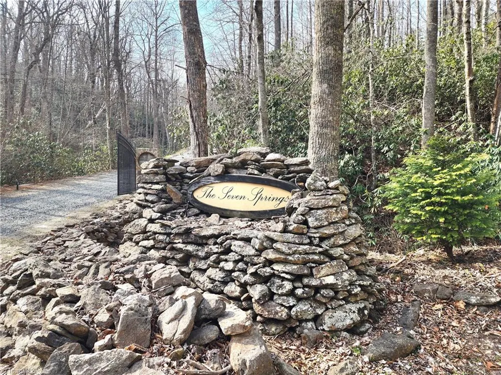 587 Seven Springs Parkway Ararat, VA 24328