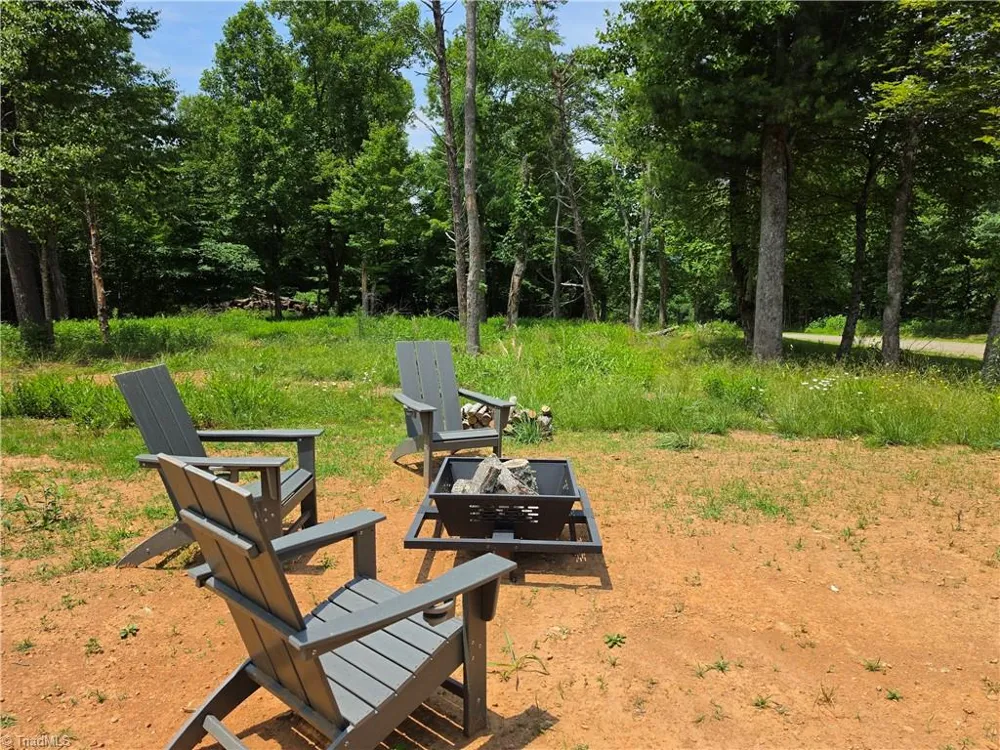 587 Seven Springs Parkway Ararat, VA 24328