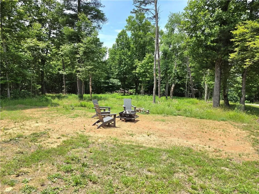 587 Seven Springs Parkway Ararat, VA 24328