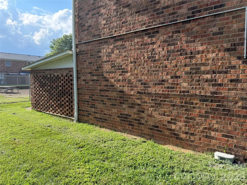 155 NW 17th Street NW #F1 Hickory, NC 28601