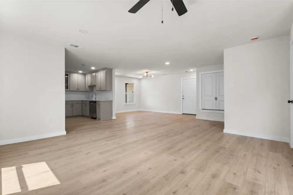 314 NW 15th Street Grand Prairie, TX 75050