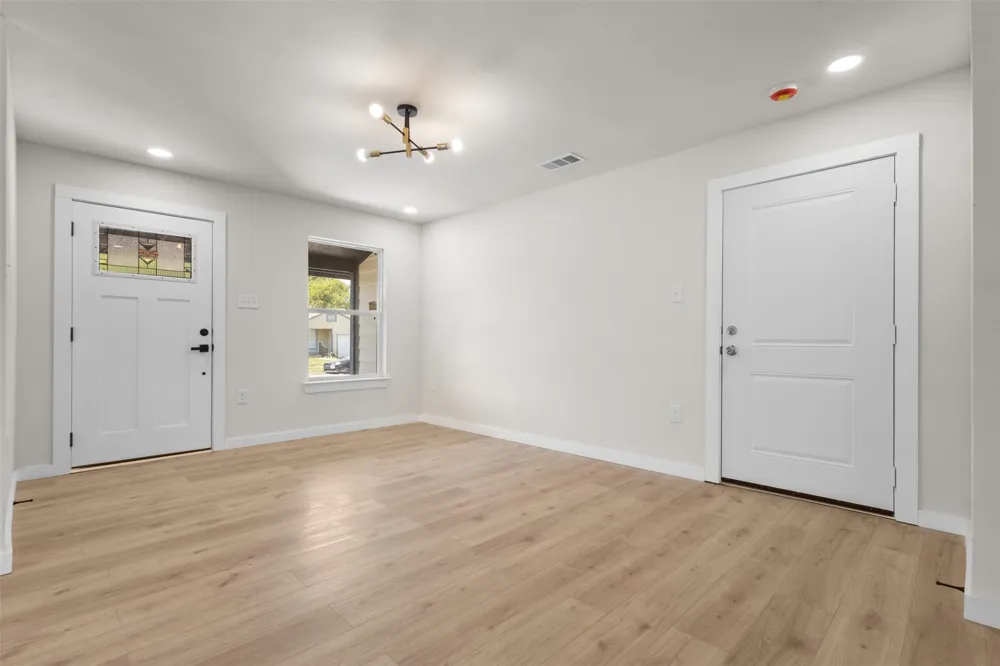 314 NW 15th Street Grand Prairie, TX 75050