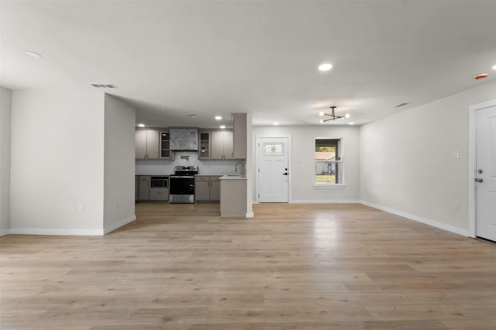314 NW 15th Street Grand Prairie, TX 75050