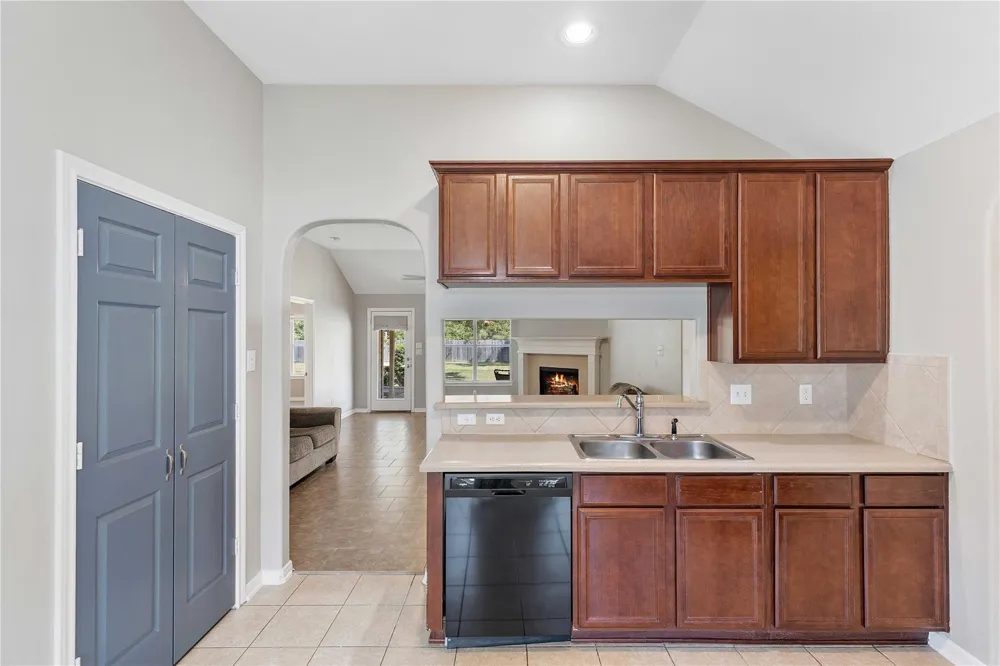 11418 Walraven Drive Houston, TX 77336