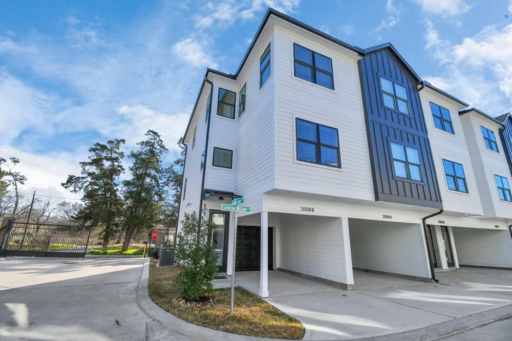 2002 Laverne Willow Lane #B Houston, TX 77080