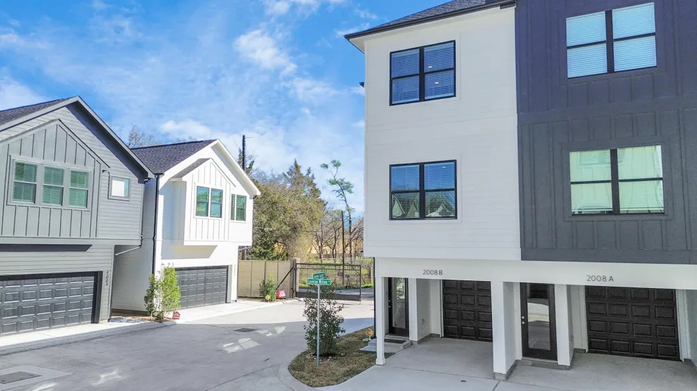 2002 Laverne Willow Lane #B Houston, TX 77080