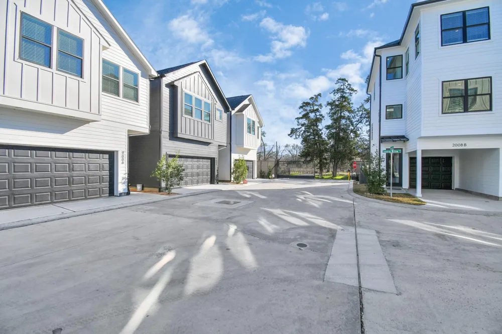 2002 Laverne Willow Lane #B Houston, TX 77080