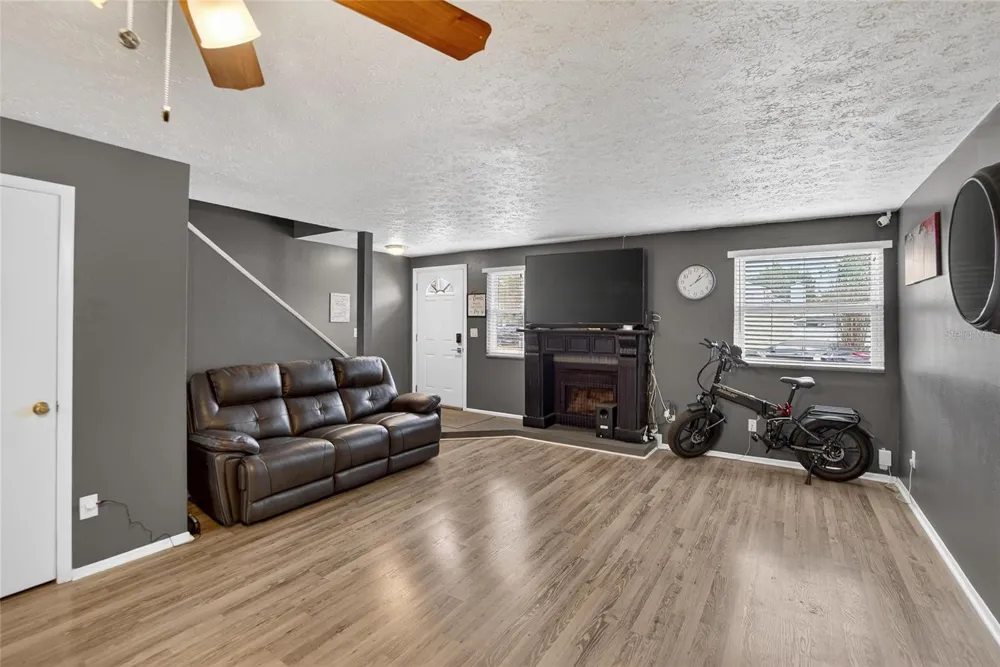 6424 ROCKPOINTE DRIVE Tampa, FL 33634