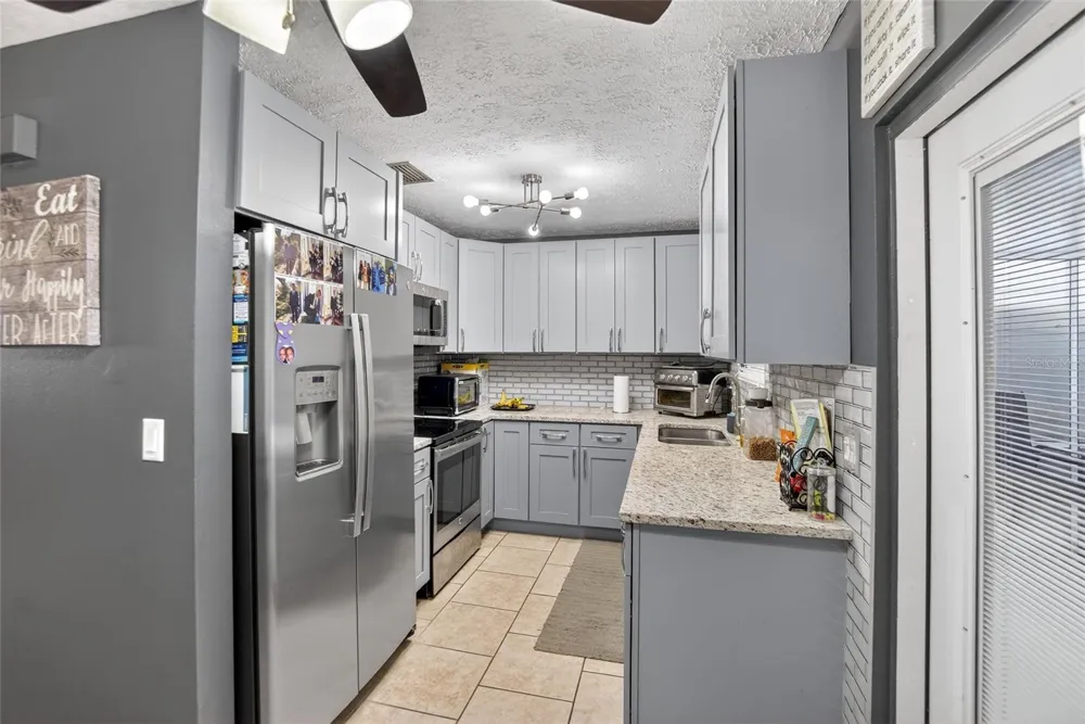 6424 ROCKPOINTE DRIVE Tampa, FL 33634