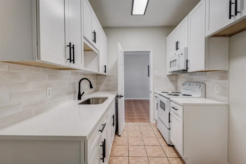 1213 College Street Grand Prairie, TX 75050