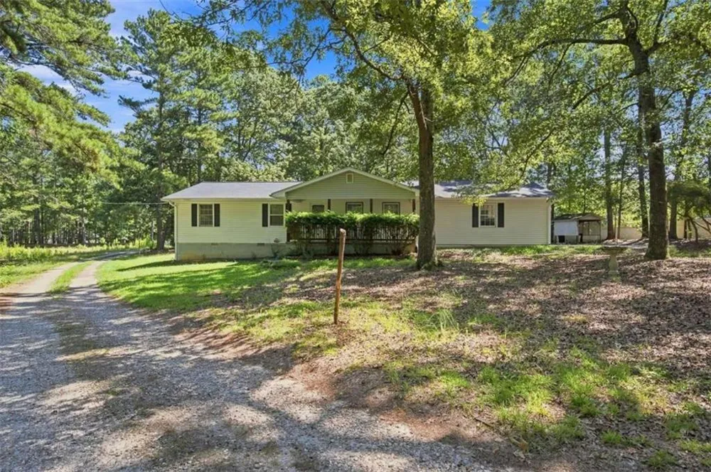556 Auburn Road Auburn, GA 30011